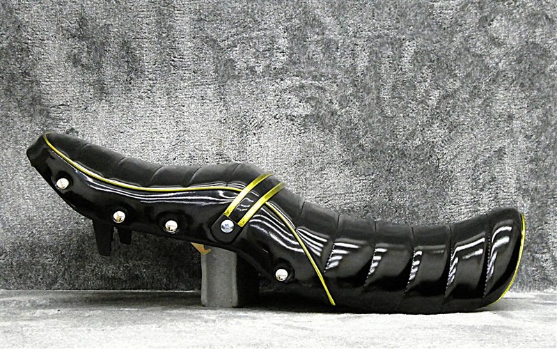 楽天市場】バリオス 1型 黒金エナメル 鋲打ち タックロールシート