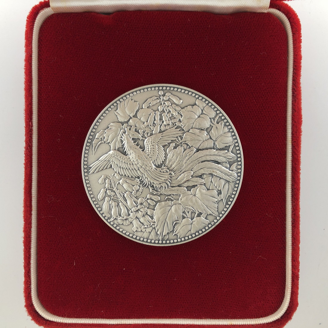 楽天市場】500円白銅貨幣発行記念メダル 1982年（純銀製） 銀メダル