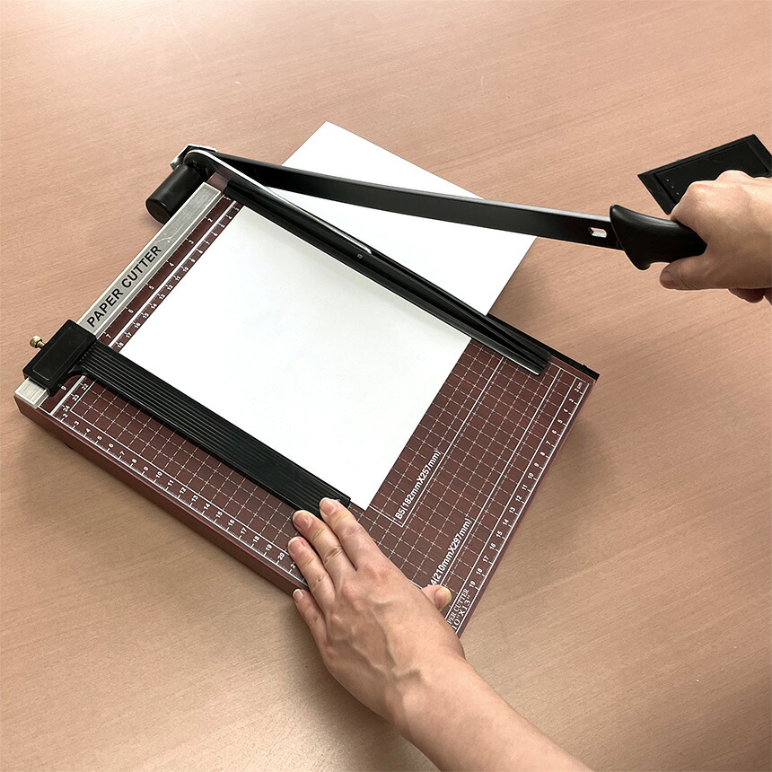 楽天市場】ペーパーカッター 裁断機 a4 カッティングマシン ズレ防止