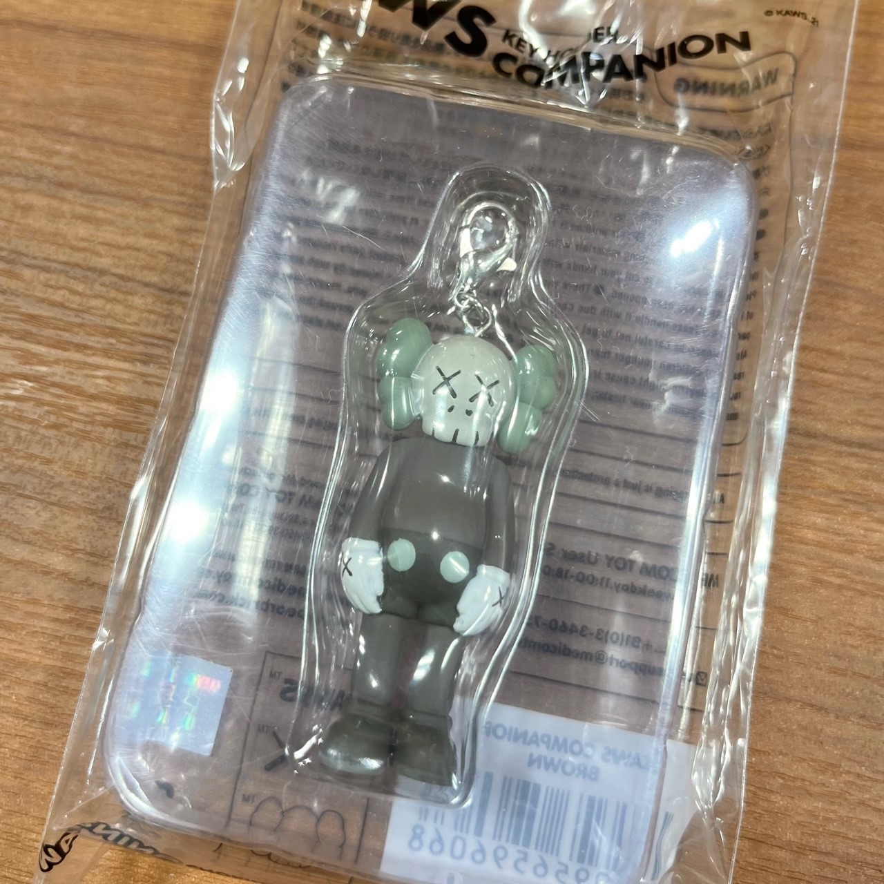 楽天市場】カウズ コンパニオン・KAWS COMPANION (FLAYED) KEYHOLDER