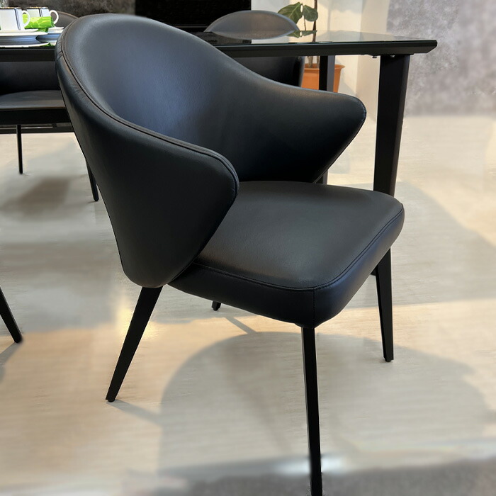 lc-2-armchair-9.jpg