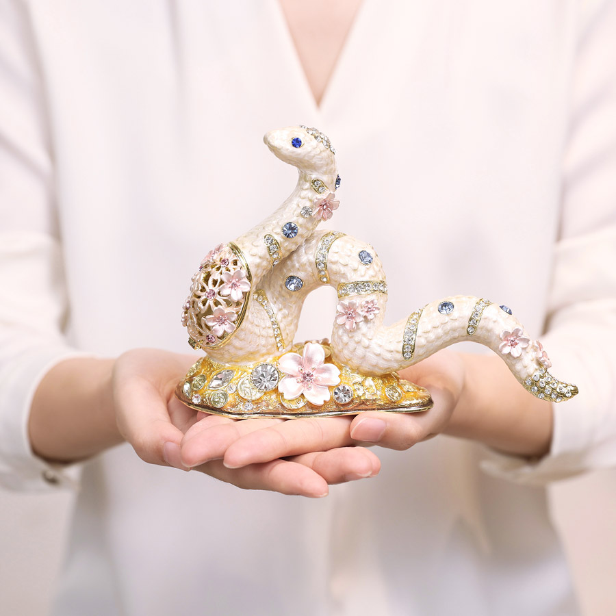 楽天市場】＜桜白蛇 桜小蛇＞白蛇 巳年 干支の置物 ジュエリーボックス