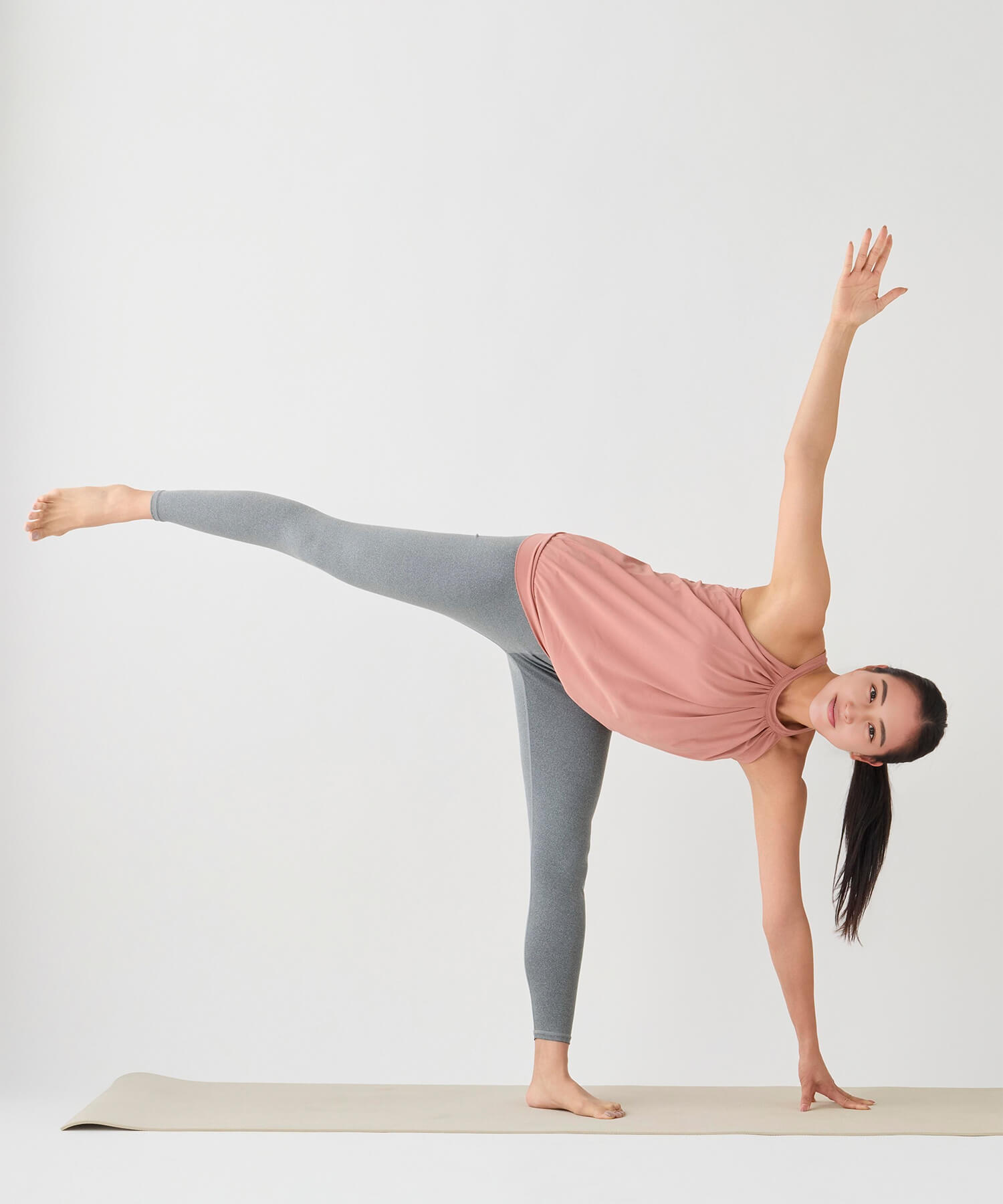 楽天市場】スリア ヨガウェア トップス タンクトップ suria カップ付き