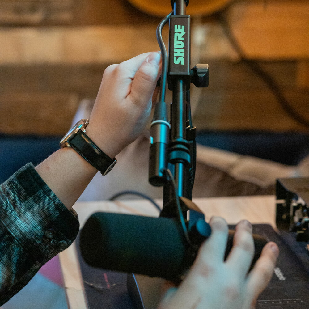 楽天市場】Shure by Gator 卓上マイクスタンド ブームタイプ 角型