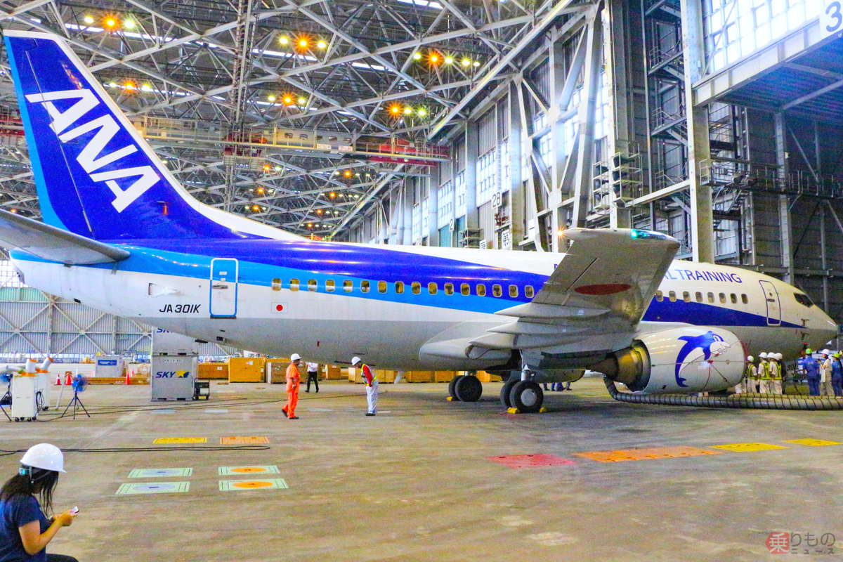 唯一残るANAの元「スーパードルフィン」 737-500整備訓練機、一般