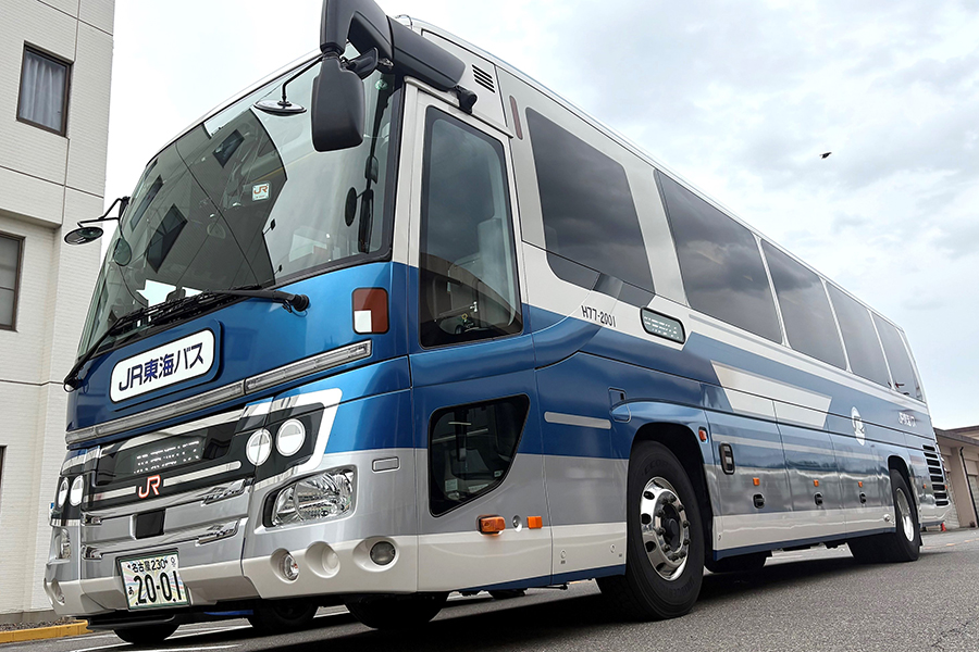 JR初期の「東名ハイウェイバス」が蘇る!? スゴい再現度の“レトロバス