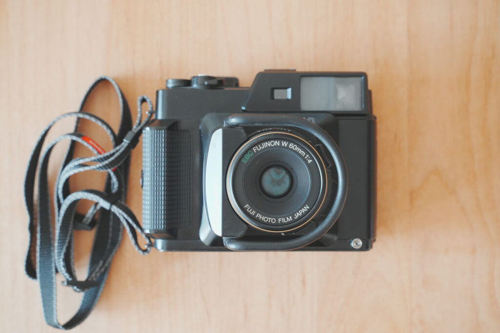 ウルトラライトな中判フィルムカメラ Fujifilm GS645S Professional