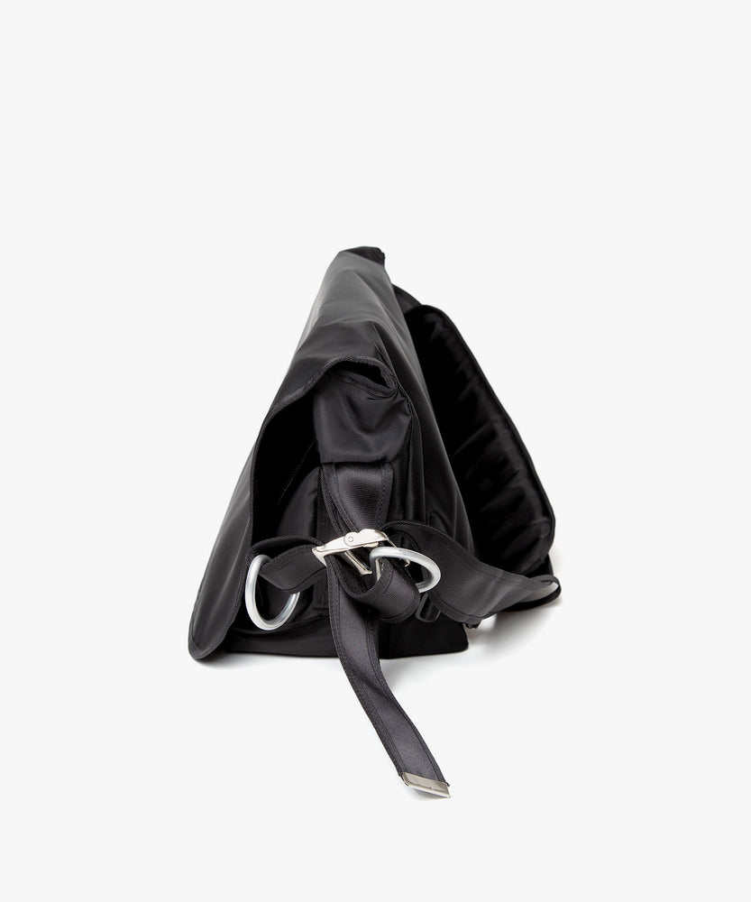 MESSENGER BAG BY LORINZA｜UNDECORATED(アンデコレイテッド)公式通販