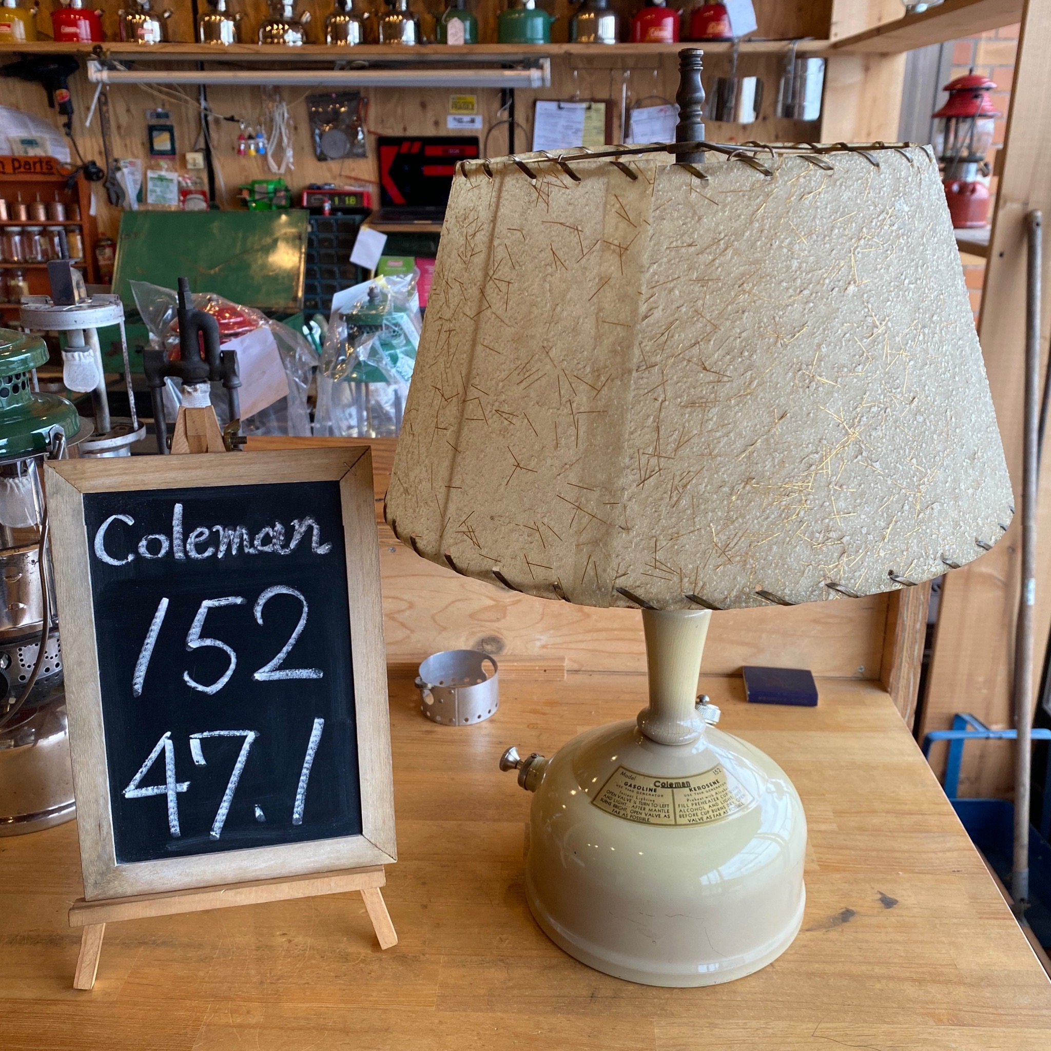 1947s COLEMAN 152 TABLE LAMP | U's Lantern