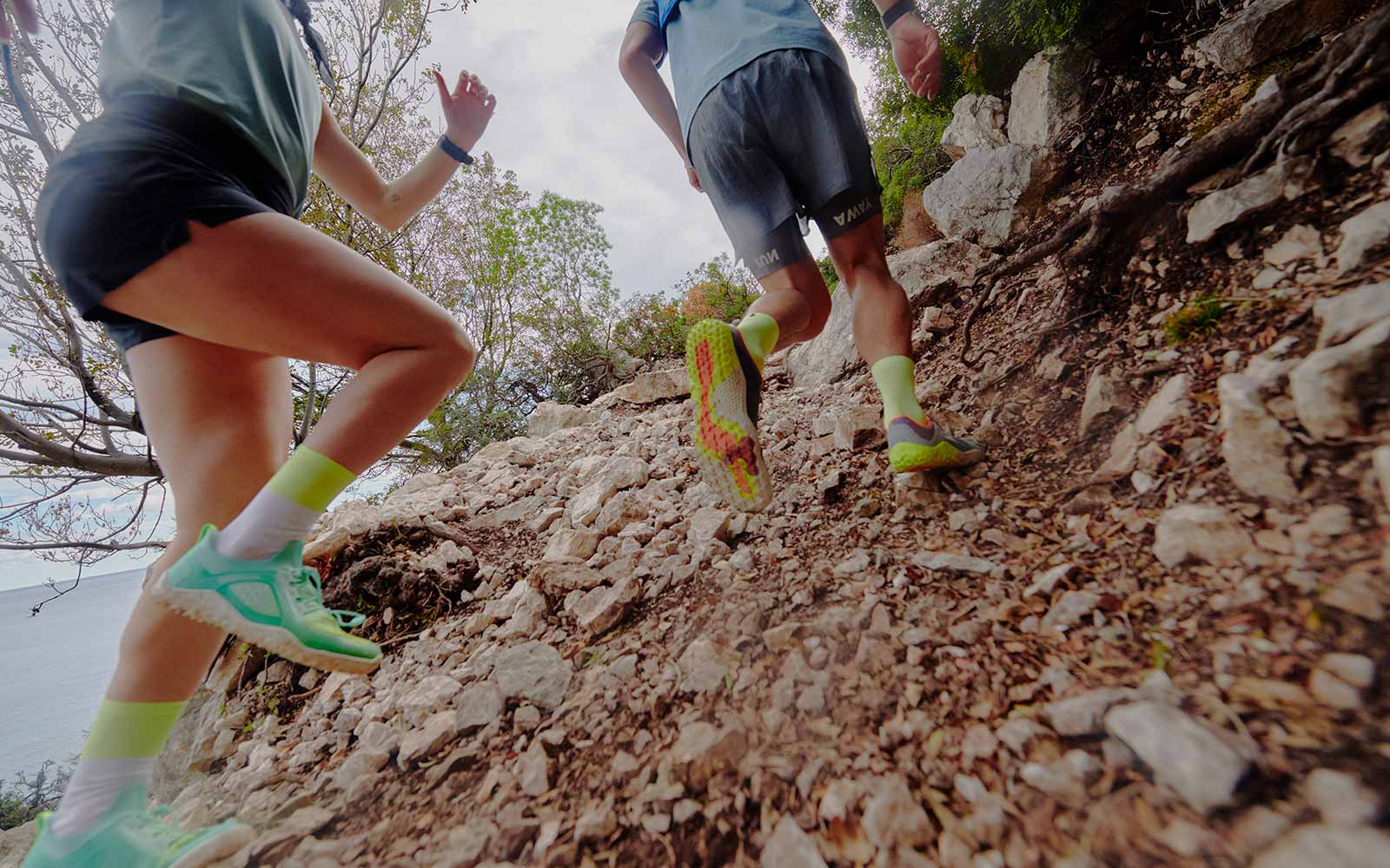 トレイルをもっと楽しもう：ベアフットシューズでランニング体験を向上