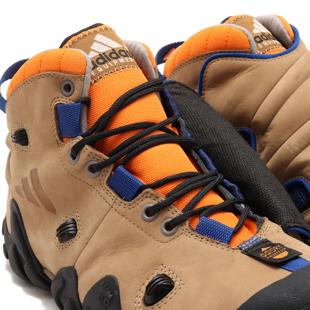 アディダス オリジナルスのレガシーモデル、バッドランダーが