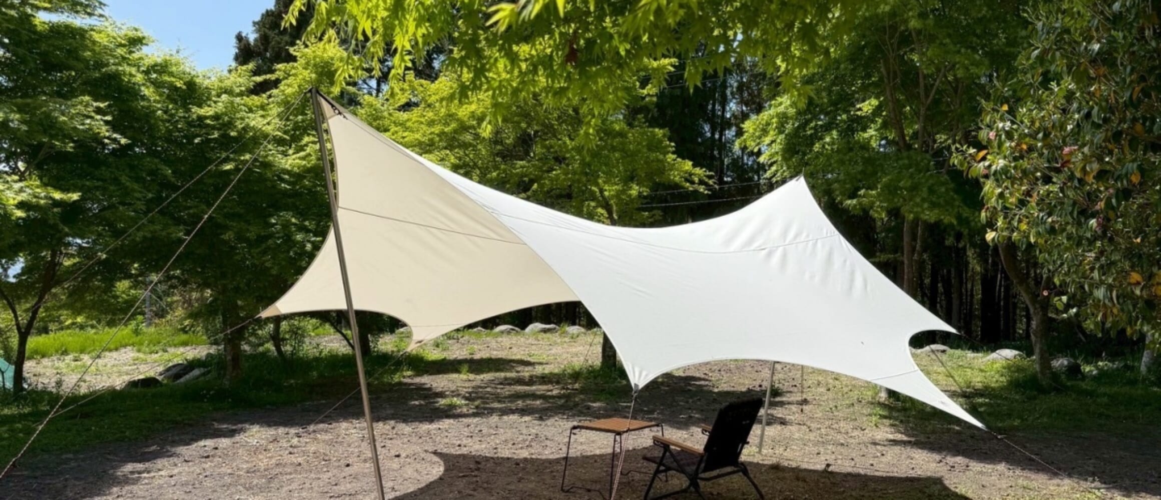 アシモクラフツの新作は、サイトで映える白のタープとアルミ合金製の