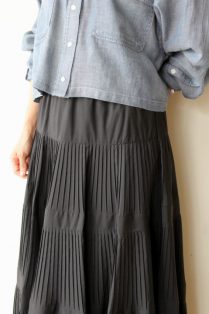 ディニテコリエ(Dignite Collier）3段プリーツスカート／ブラック