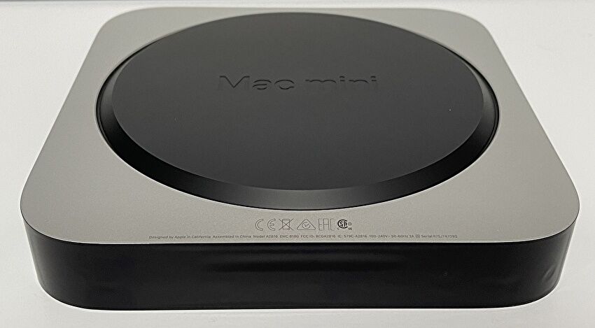 M2 Mac mini 実機レビュー、外観編。11年前のインテル Mac miniと比較