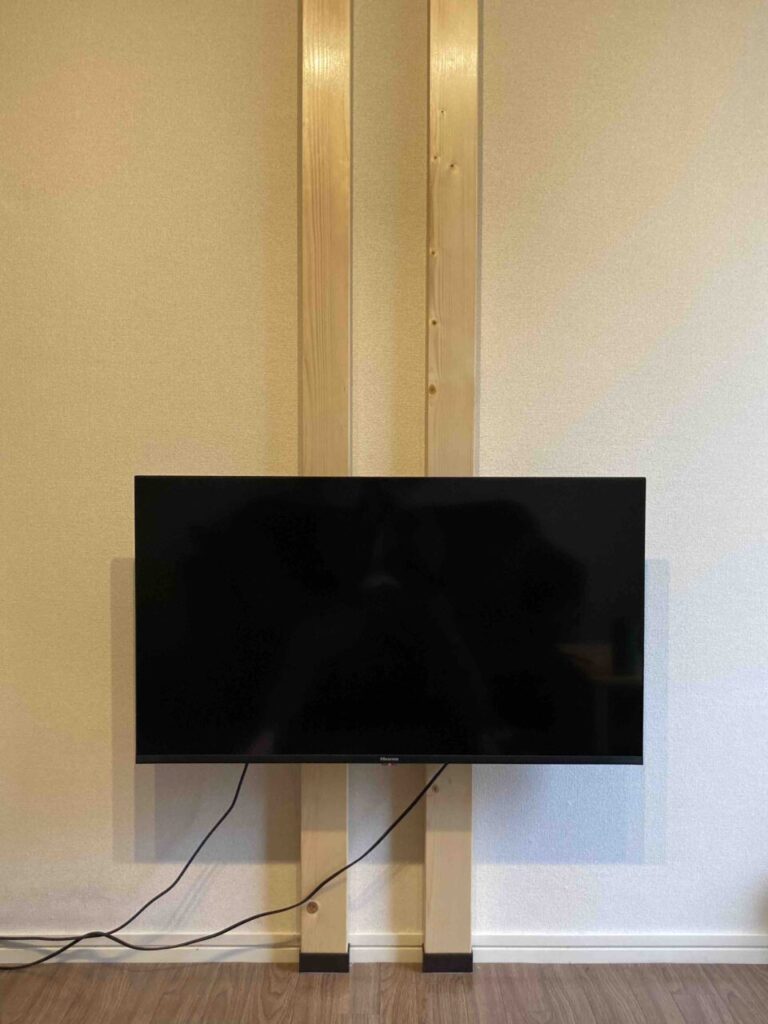 Hisenseの40インチTVを購入。DIYで6畳リビングに壁掛けしてみた