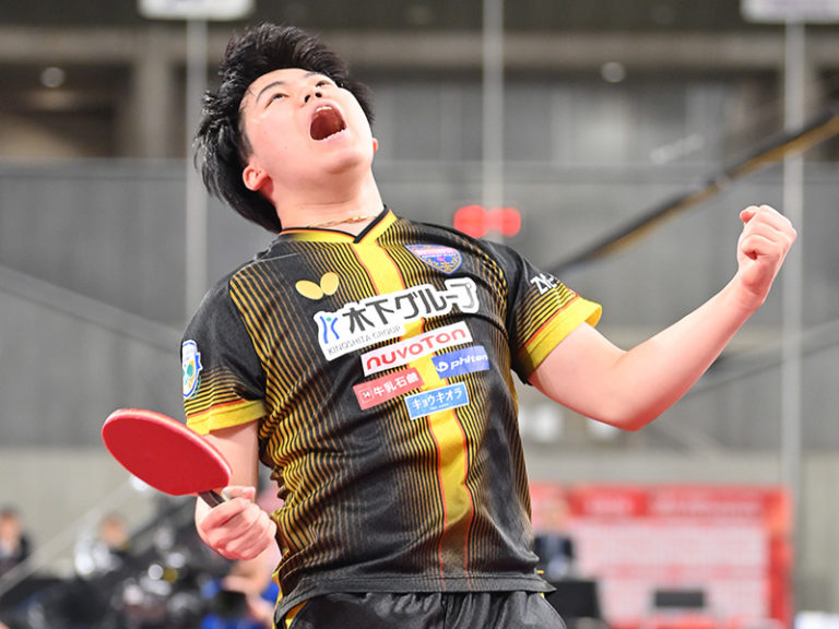 卓球】用具にこだわる指導者・平亮太監督が選ぶXIOMラケット – 卓球王国