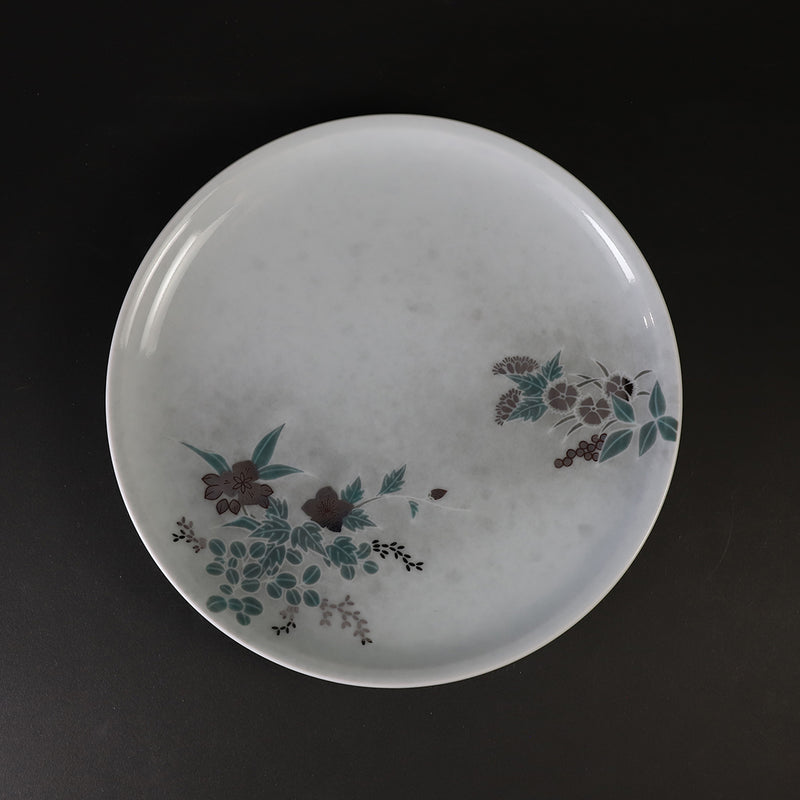 十四代今泉今右衛門 作 色絵薄墨墨はじき草花文皿 – ギャラリー一番館