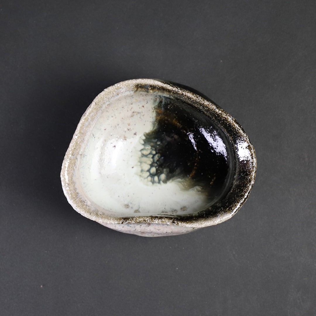 岡本作礼 作 朝鮮唐津沓ぐい呑 – ギャラリー一番館オンラインショップ