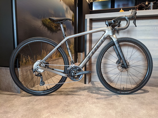 最新のグラベルバイク、2022年 TREK Check Point SL5（トレック