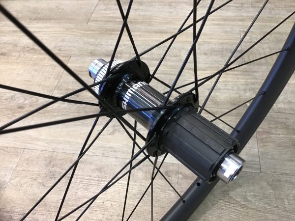 12万円台 シマノ カーボンホイール『WH-RS710-C46』へアップグレード。