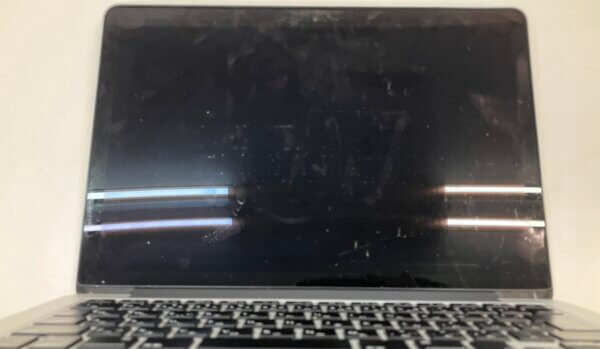 MacBook Pro (Retina 13-inch、Early 2015)の液晶が映らないトラブルを