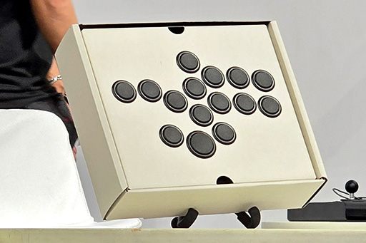 国内プロ格闘ゲーマーのこだわりを反映した「ZENAIM」のレバーレス