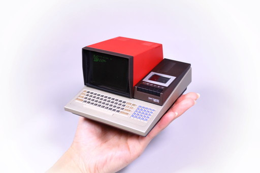MZ-80C」が4分の1スケールのRaspberry Piマシンとして復活。当時26万