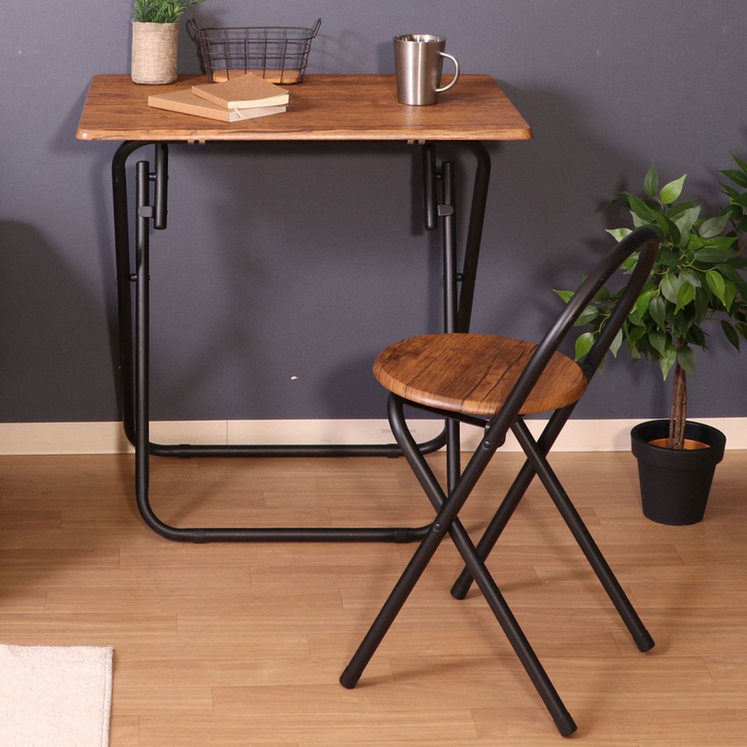 木目調の天板がおしゃれ 設置も収納も簡単 折りたたみテーブルチェア