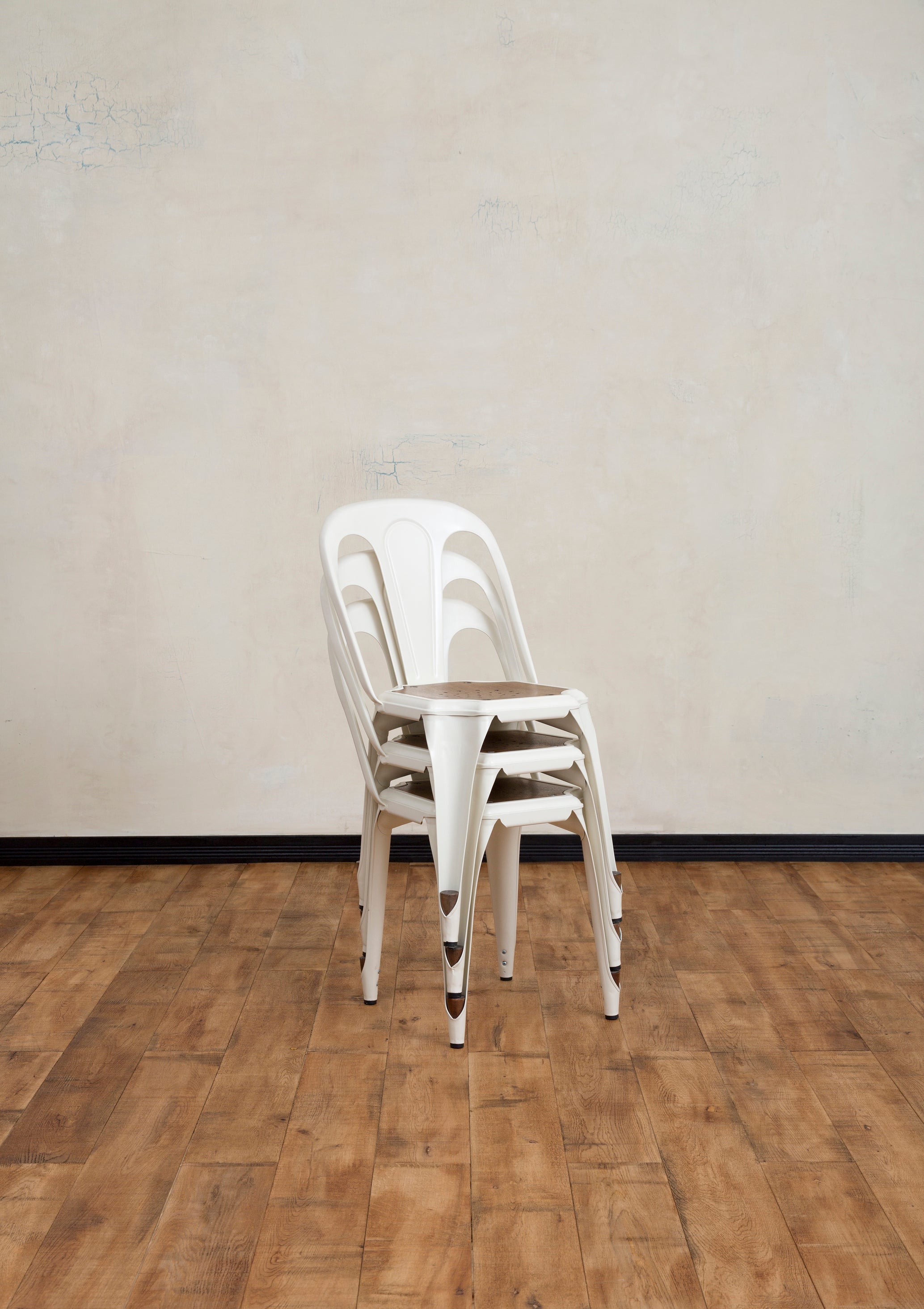 Multipls Chair / Matt White — COMPLEX UNIVERSAL FURNITURE SUPPLY