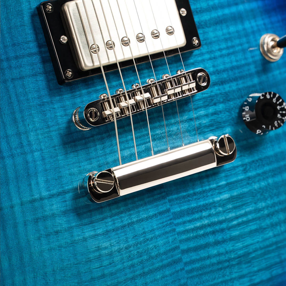 M600 – Cort Guitars