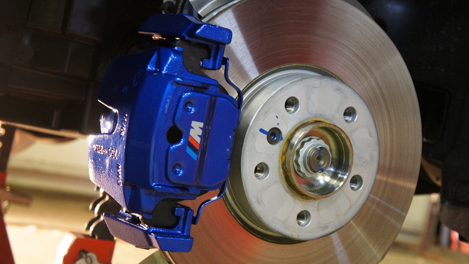 BMW X5純正キャリパー塗装 COLOR:オリジナルブルー、D-DASHダスト