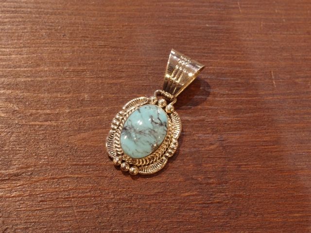 ナバホ族 キングマン ターコイズペンダント M・スミス(M. Smith