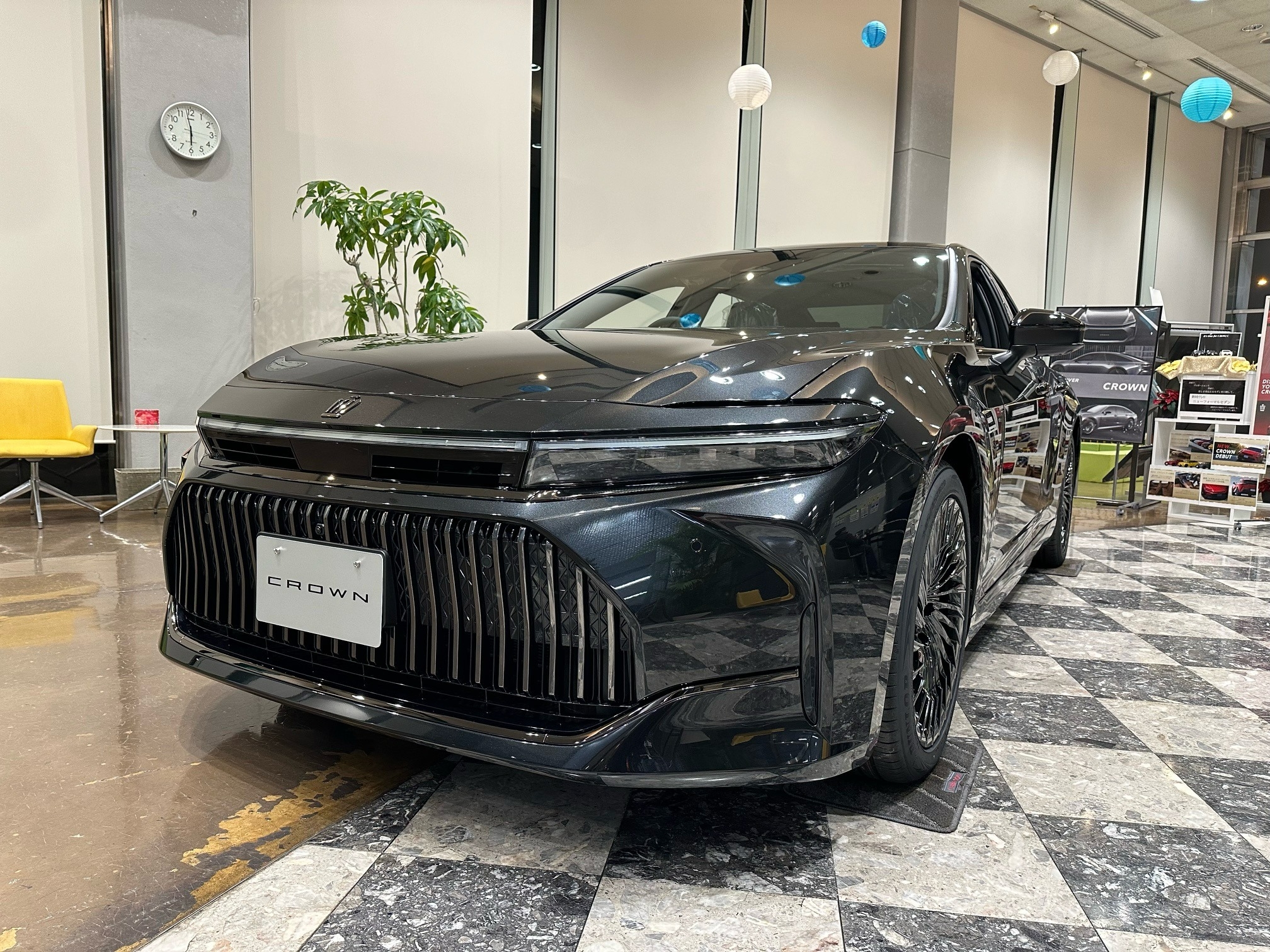 クラウンセダン展示中です！