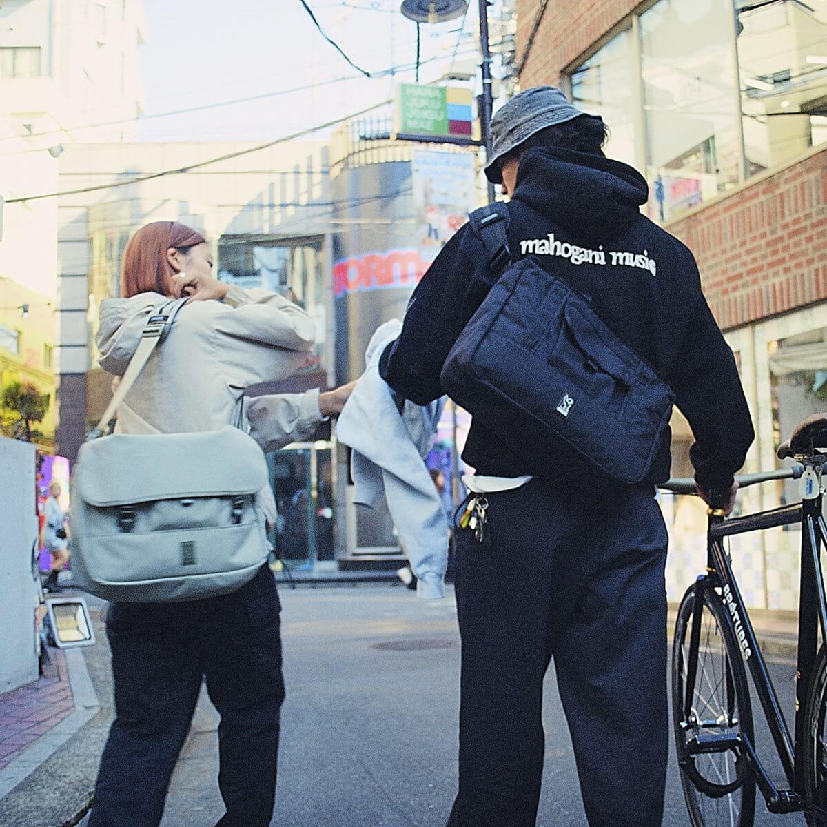 MIDTOWN 20L MESSENGER(ミッドタウン 20L メッセンジャー) | クローム