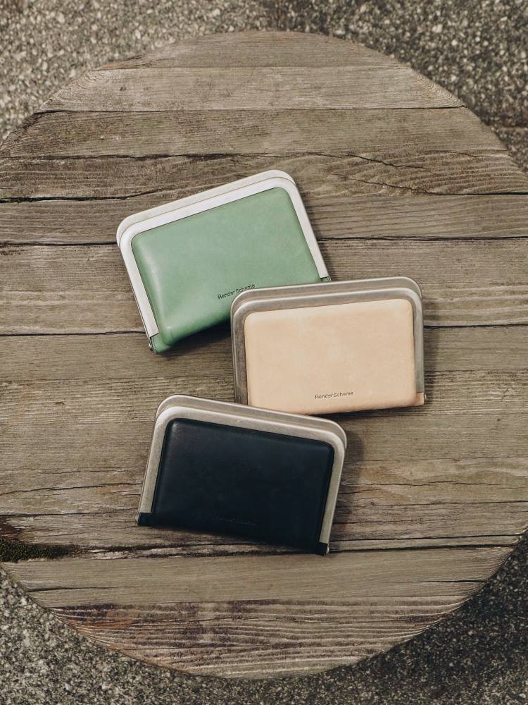 Hender Scheme】 コンパクトながらも使い勝手の良いがま口財布”3d