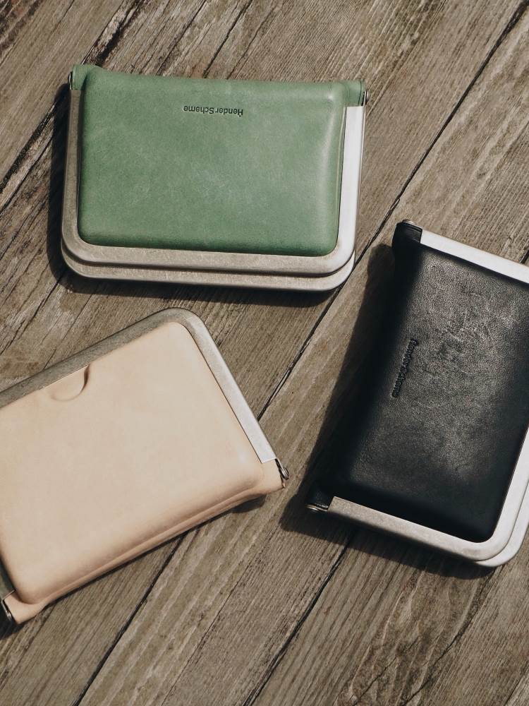 Hender Scheme】 コンパクトながらも使い勝手の良いがま口財布”3d