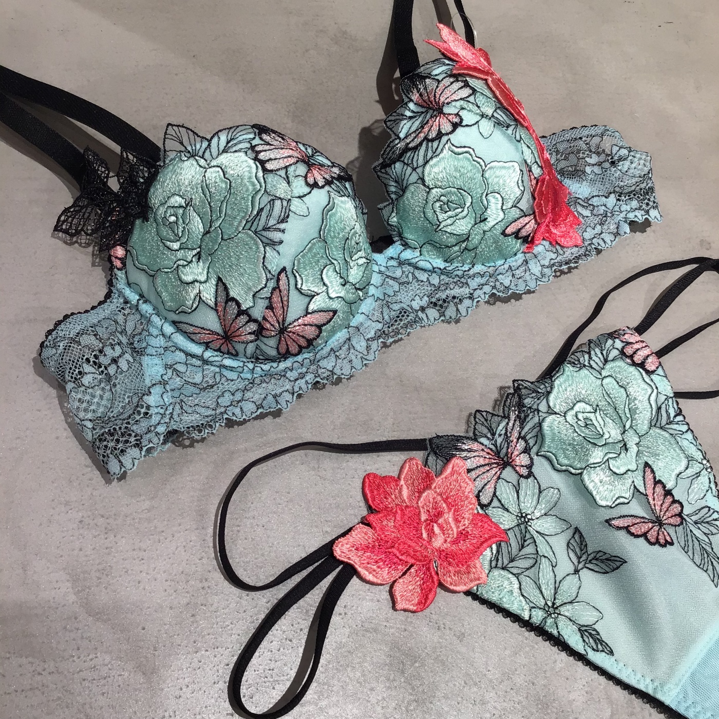 サルート83グループ入荷致しました♪♪♪ | サルート by ワコール