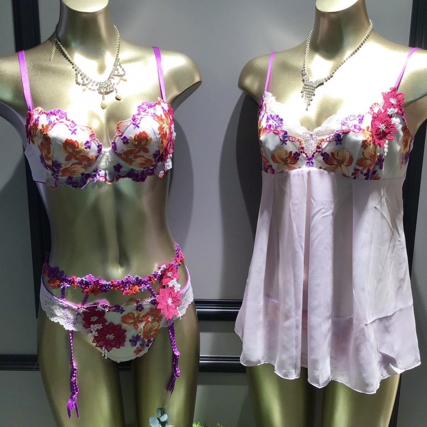 可愛さとセクシーさを兼ねそなえたPUカラー˚✧₊⁎〜サルート81グループ