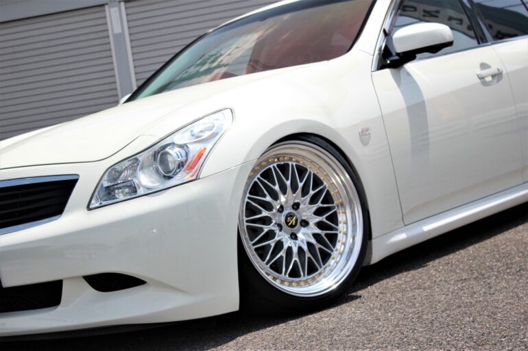 ニッサン V36スカイラインをWORK新作のVS XVでバッチバチ仕様に