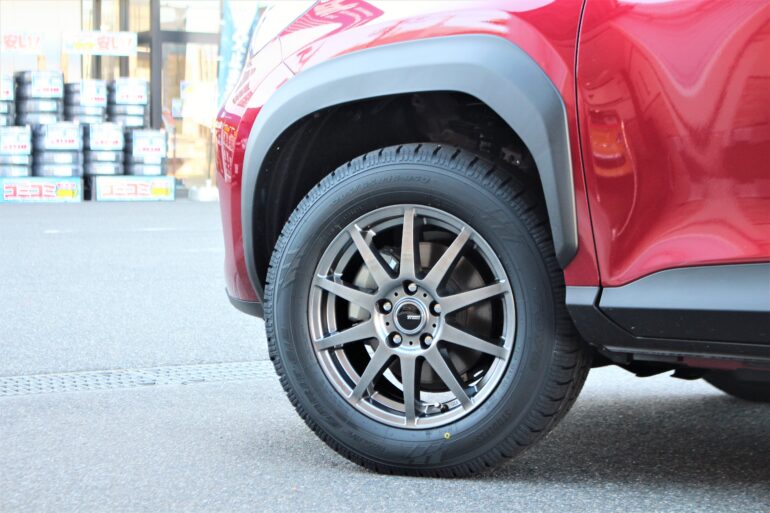 ヤリスクロスのスタッドレスタイヤセット。16インチのタイヤサイズは