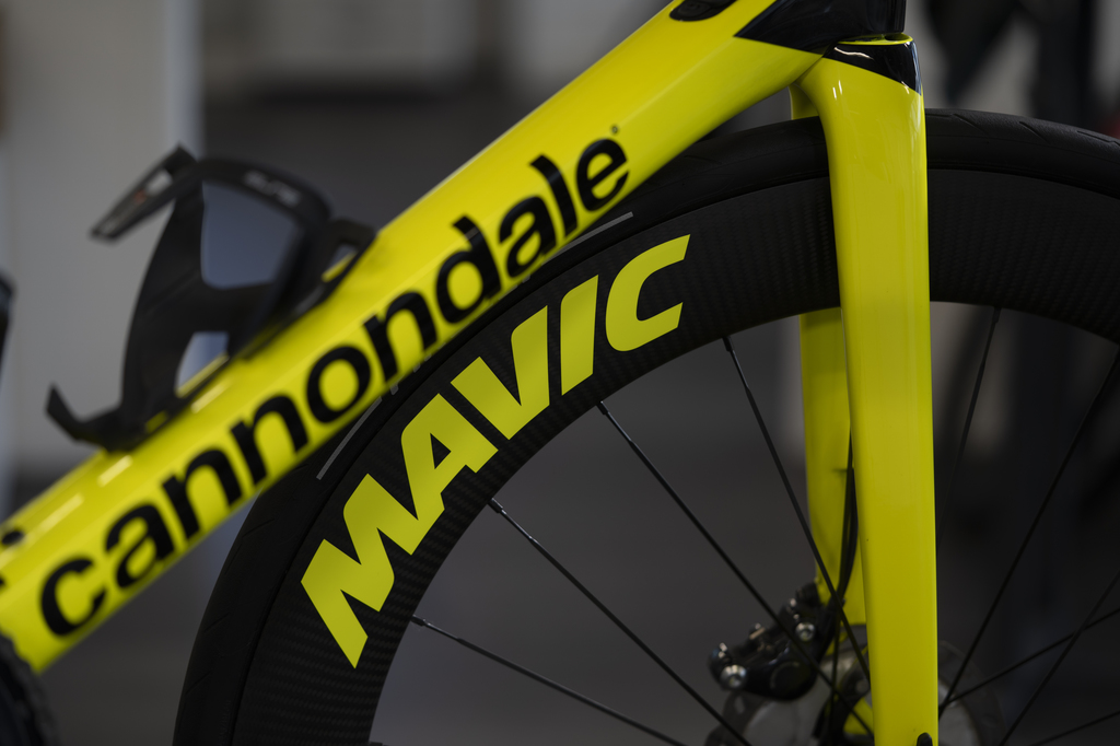 マヴィック COSMIC SLR ＆ SL 45 DISC 人気主力ホイールの特別イエロー