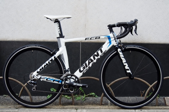 エアロデザインが迫力ありのアルミロードバイク～GIANT/ジャイアント