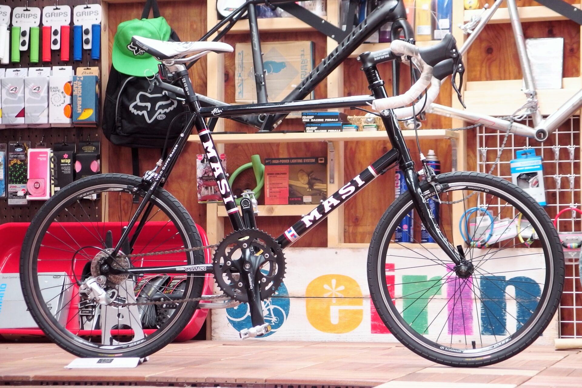 通勤や通学、観光などのサイクリングやポタリングにも便利なミニベロ