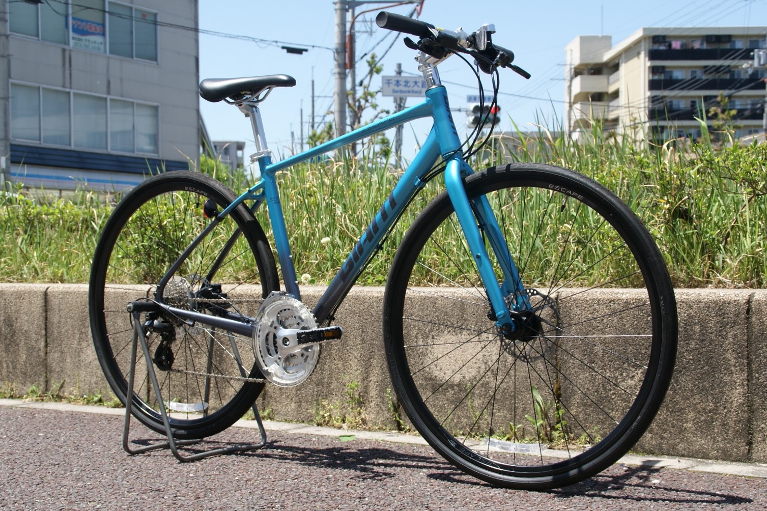 サイズが合えば、旧価格でお買い得‼2021年モデル！【GIANT ESCAPE R
