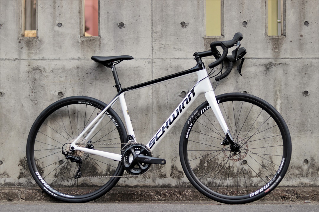 未使用中古】カーボンロードバイク「SCHWINN FASTBACK CARBON DISC 105