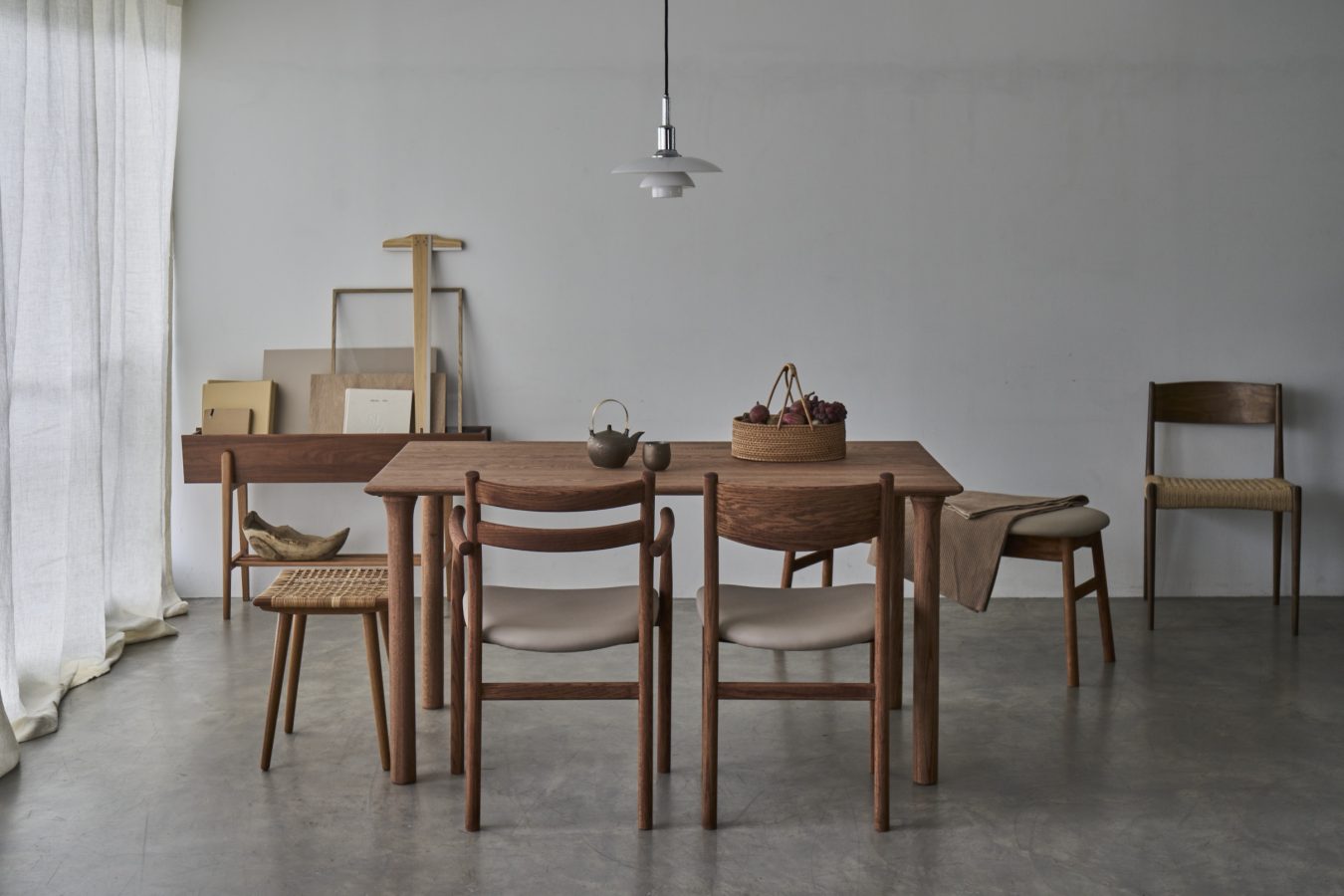 SOUP DINING TABLE(LEG : R TYPE)（スープ ダイニングテーブル（レッグ