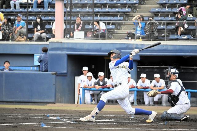 千葉・中央学院の蔵並龍之介選手、先発の2年生励ます本塁打