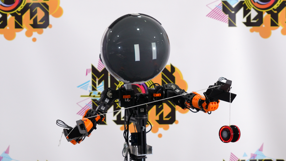 ロボット操作システム「V-Sido Bilateral」でヨーヨーをプレイできる