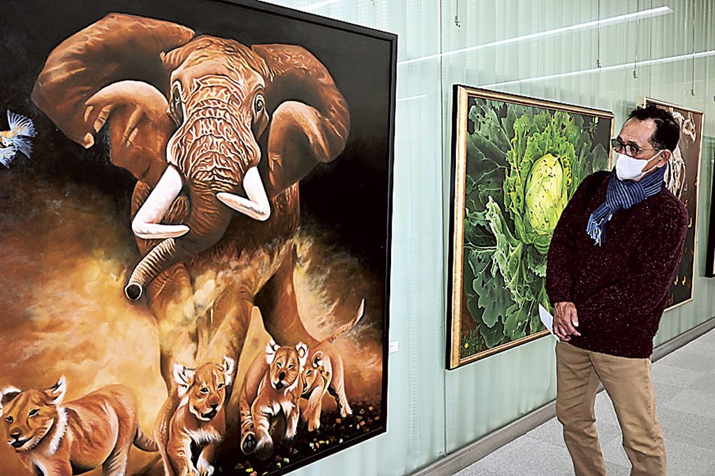 生命テーマに花や風景の油絵 静岡市のしずおか焼津信金本店で2025