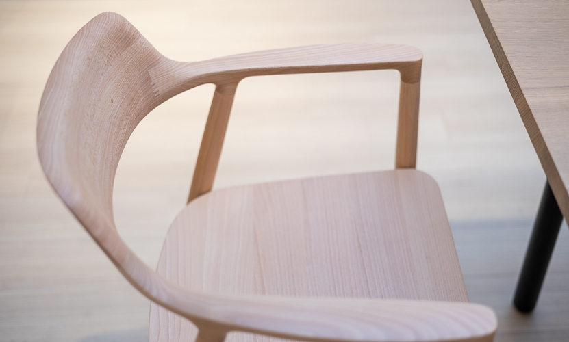 優れたデザインと熟練の木工技術 マルニ木工 ヒロシマ・アームチェア
